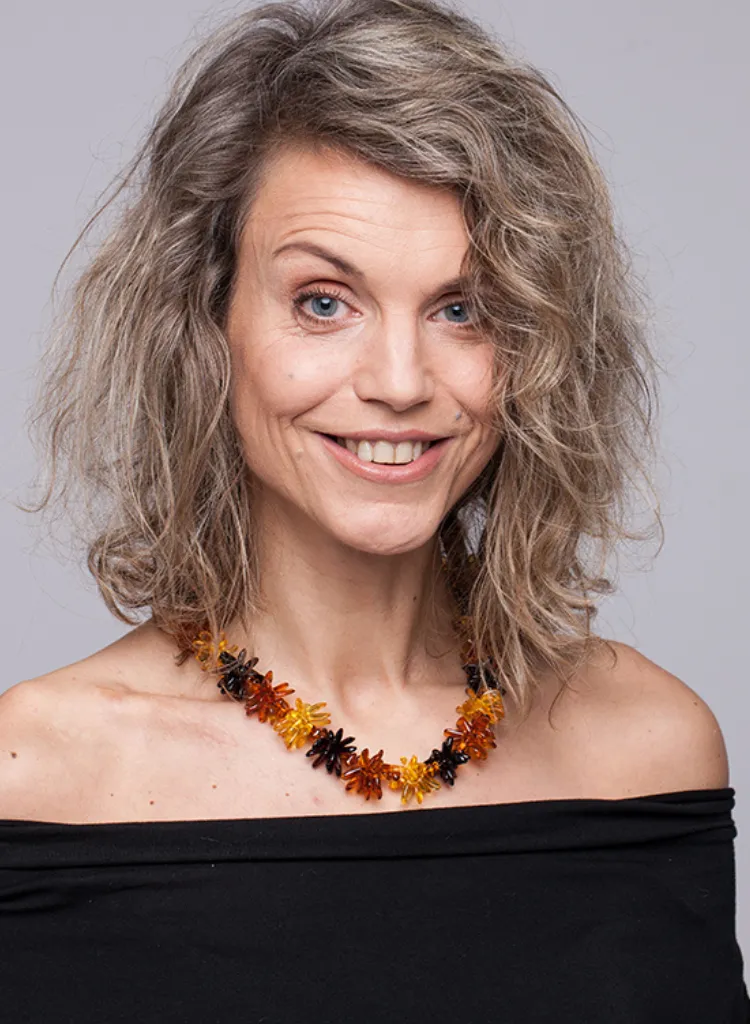 AMBER NECKLACE WITH FLORAL DESIGN - UNIQUE & STYLISH