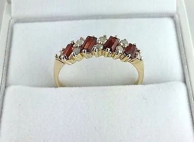 Beautiful 9ct Yellow Gold Garnet & Diamond Ring - Size P