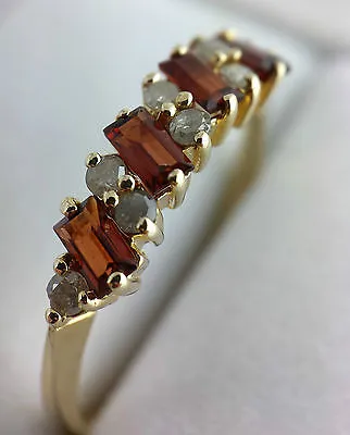 Beautiful 9ct Yellow Gold Garnet & Diamond Ring - Size P