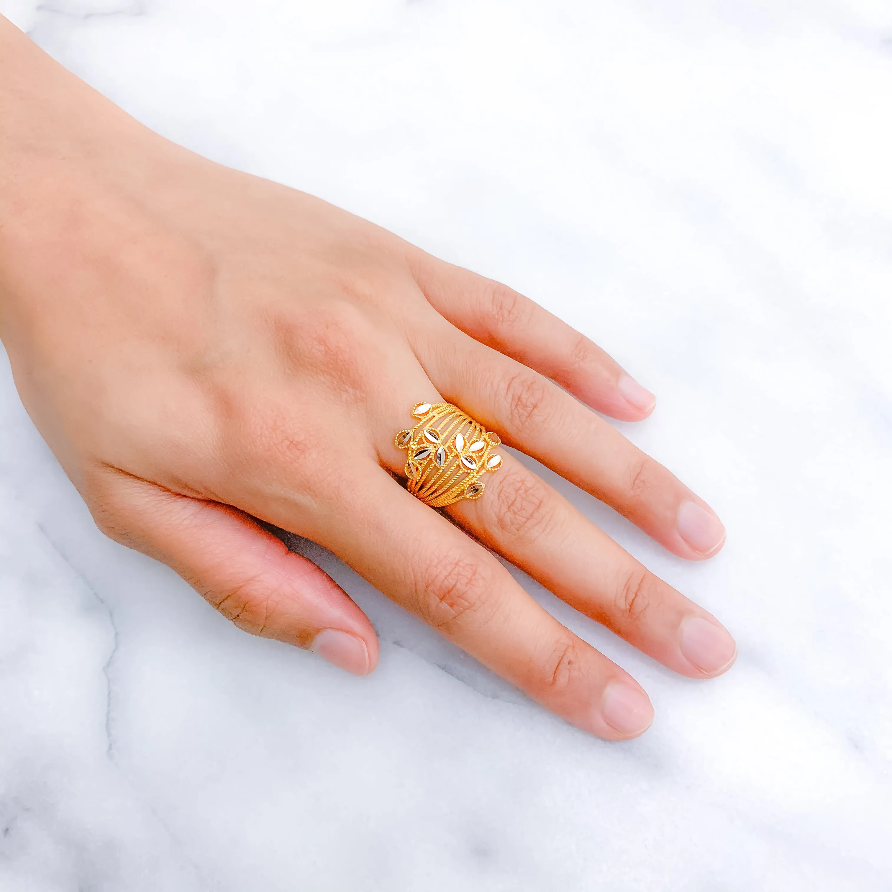 Beautiful Shining Leaves Ring