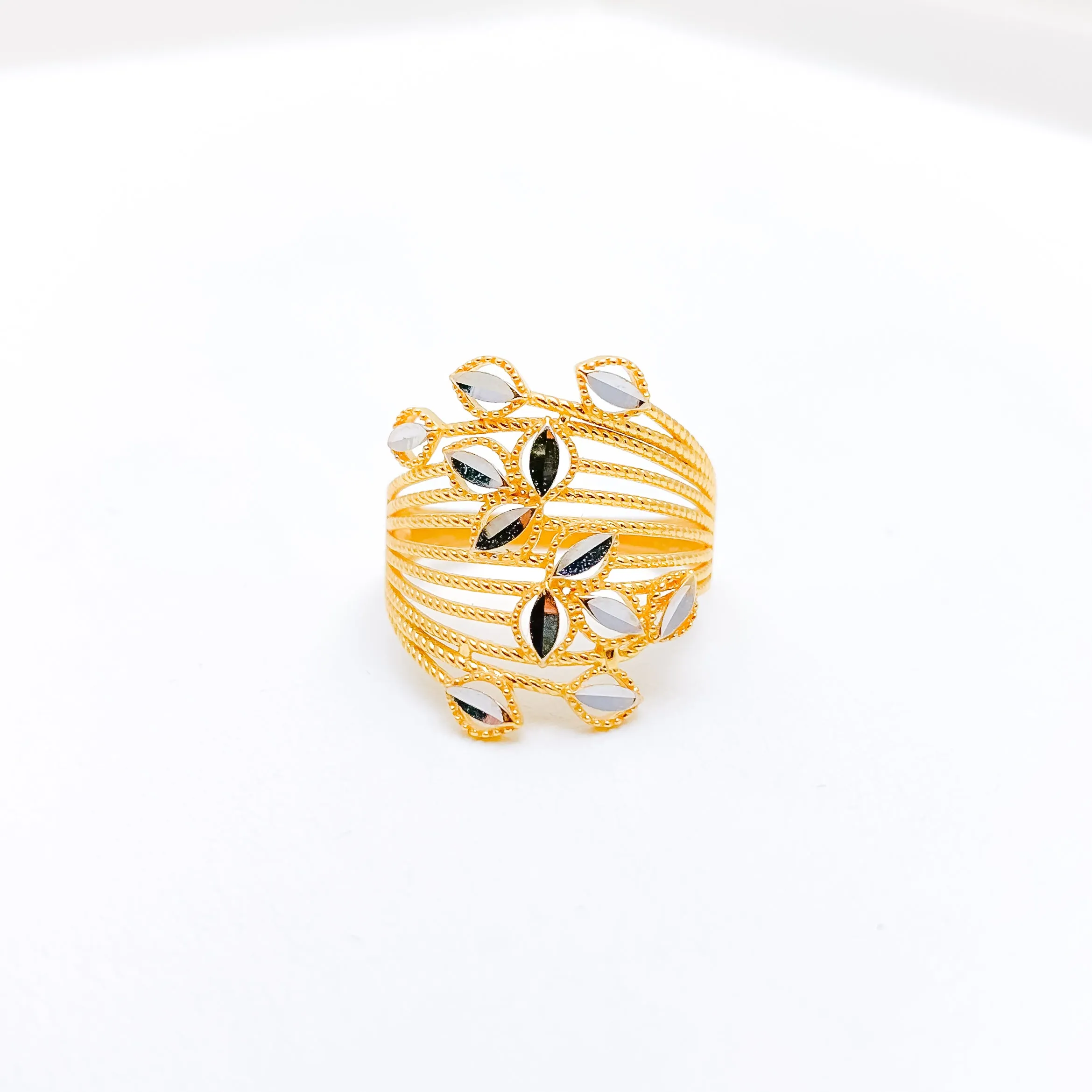 Beautiful Shining Leaves Ring