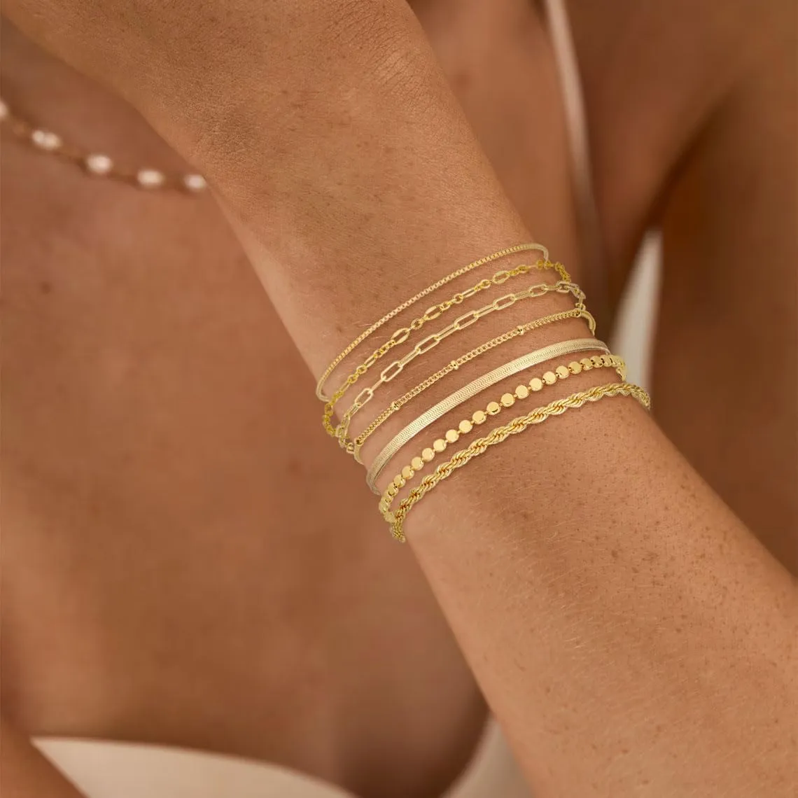 BERISO Gold Bracelets for Women,14K Gold Plated Dainty Gold Bracelet Stack Set Waterproof Bracelets Adjustable Layered Metal Link Bracelet Pack Fashion Accessories Gifts for Women