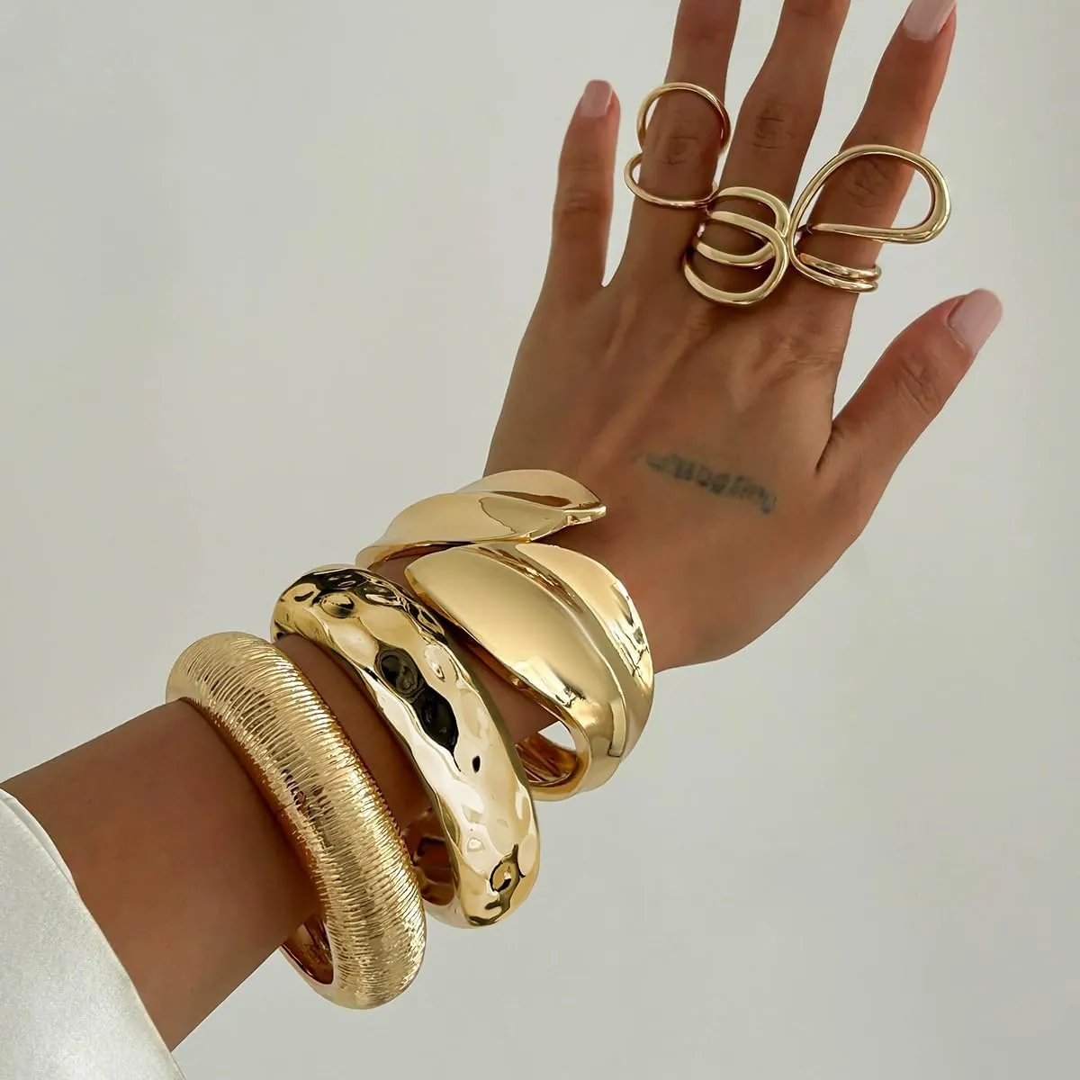 Chunky Gold Bracelets for Women, 14k Gold Plated Gold Bangle Bracelets for Women Bracelets Stack Non Tarnish Trendy Wide Hinged Cuff Open Bracelet Dainty Minimalist Jewelry