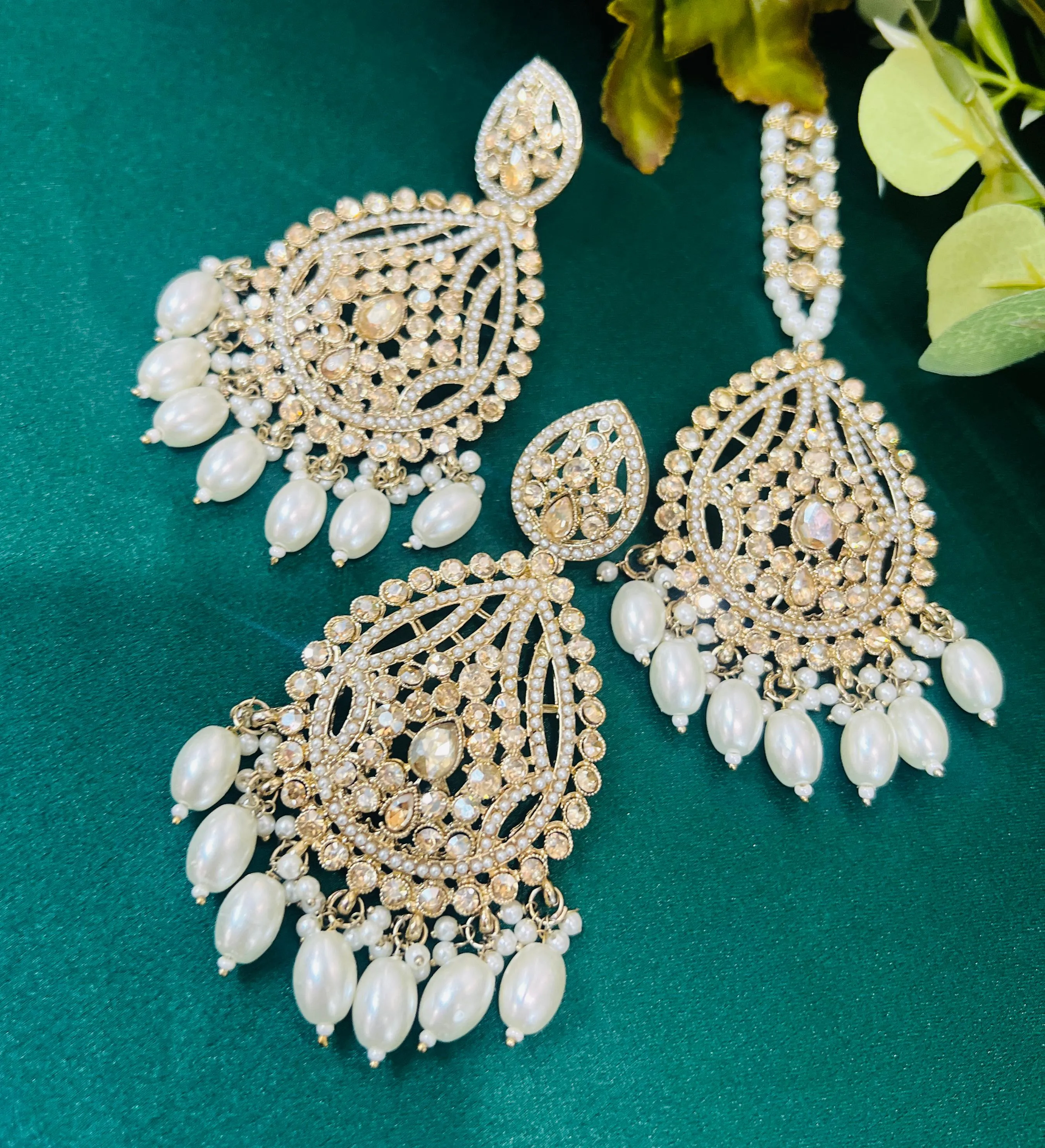 Classic Kundan Earrings and Mang Tikka Set for Weddings and Cultural Celebrations