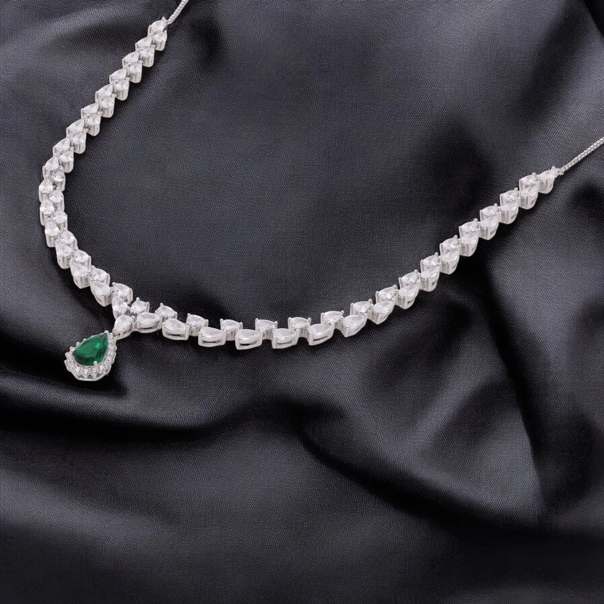Classic Pear-Cut Centerpiece Necklace – Silver & Rose-Tone Variants | SKU : 0021188824, 0021188800, 0021188787, 0003525845, 0003525425