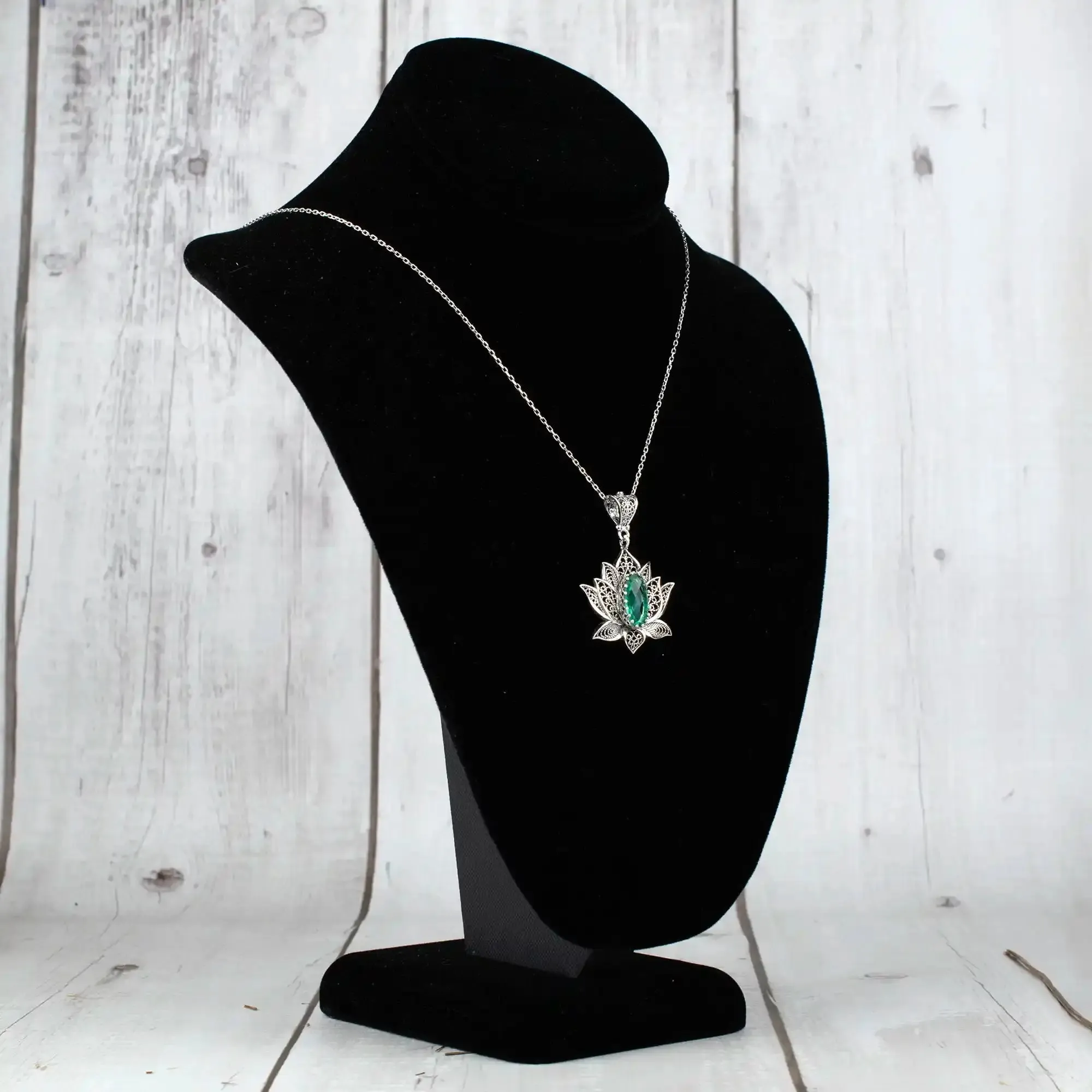 Filigree Art Emerald Gemstone Blossoming Lotus Flower Women Silver Pendant Necklace