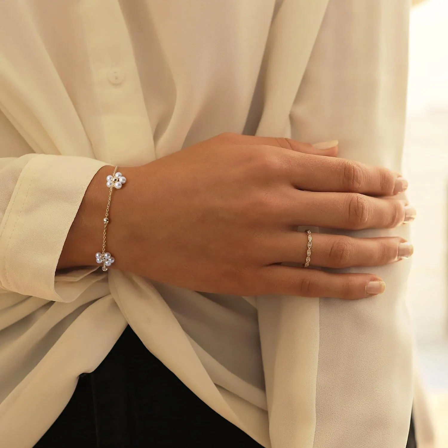 Gold Bracelets for Women-14K Gold Plated Pearl Bracelets for Women Daisy Pearl Flower Gold Beaded Station Pearl Bracelets