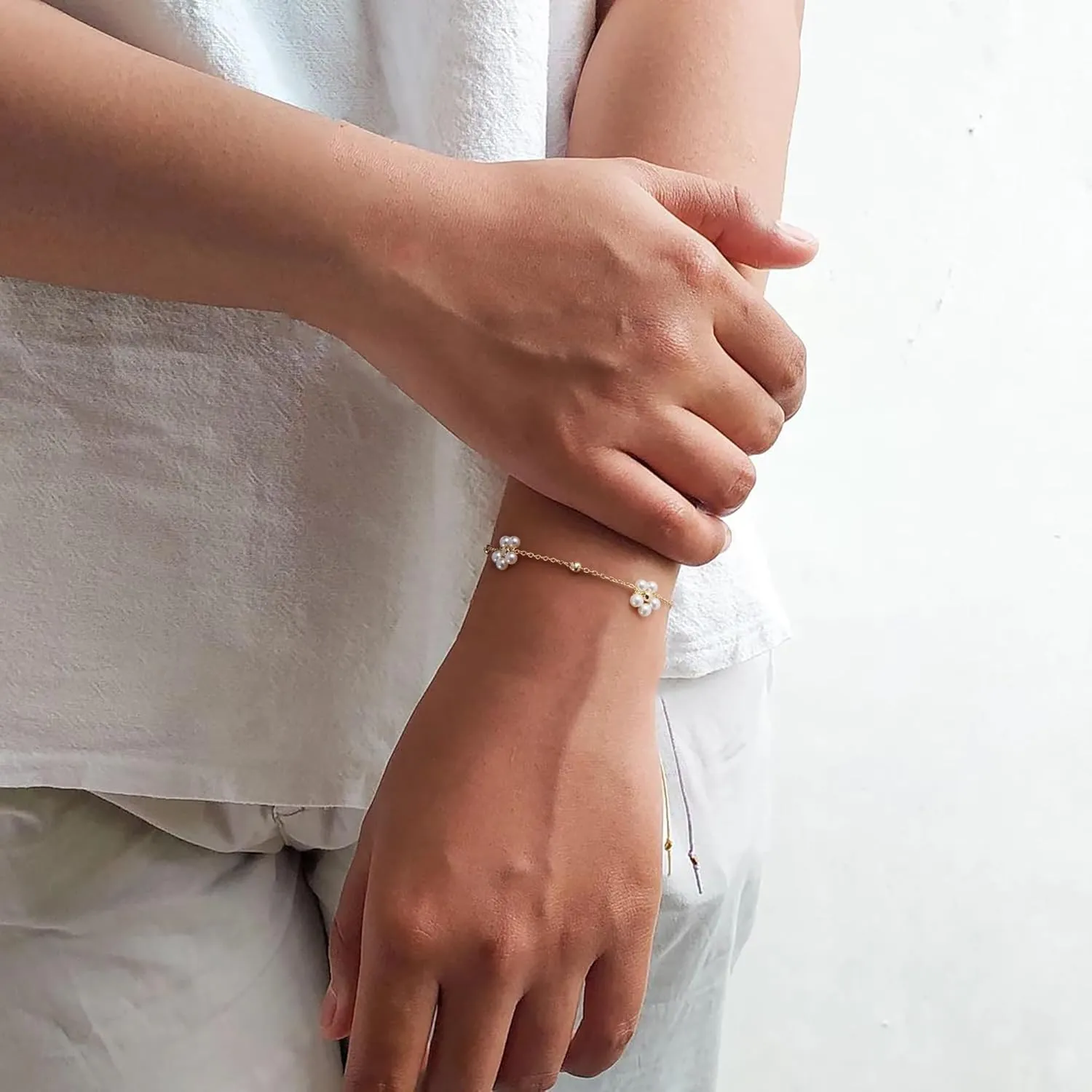 Gold Bracelets for Women-14K Gold Plated Pearl Bracelets for Women Daisy Pearl Flower Gold Beaded Station Pearl Bracelets