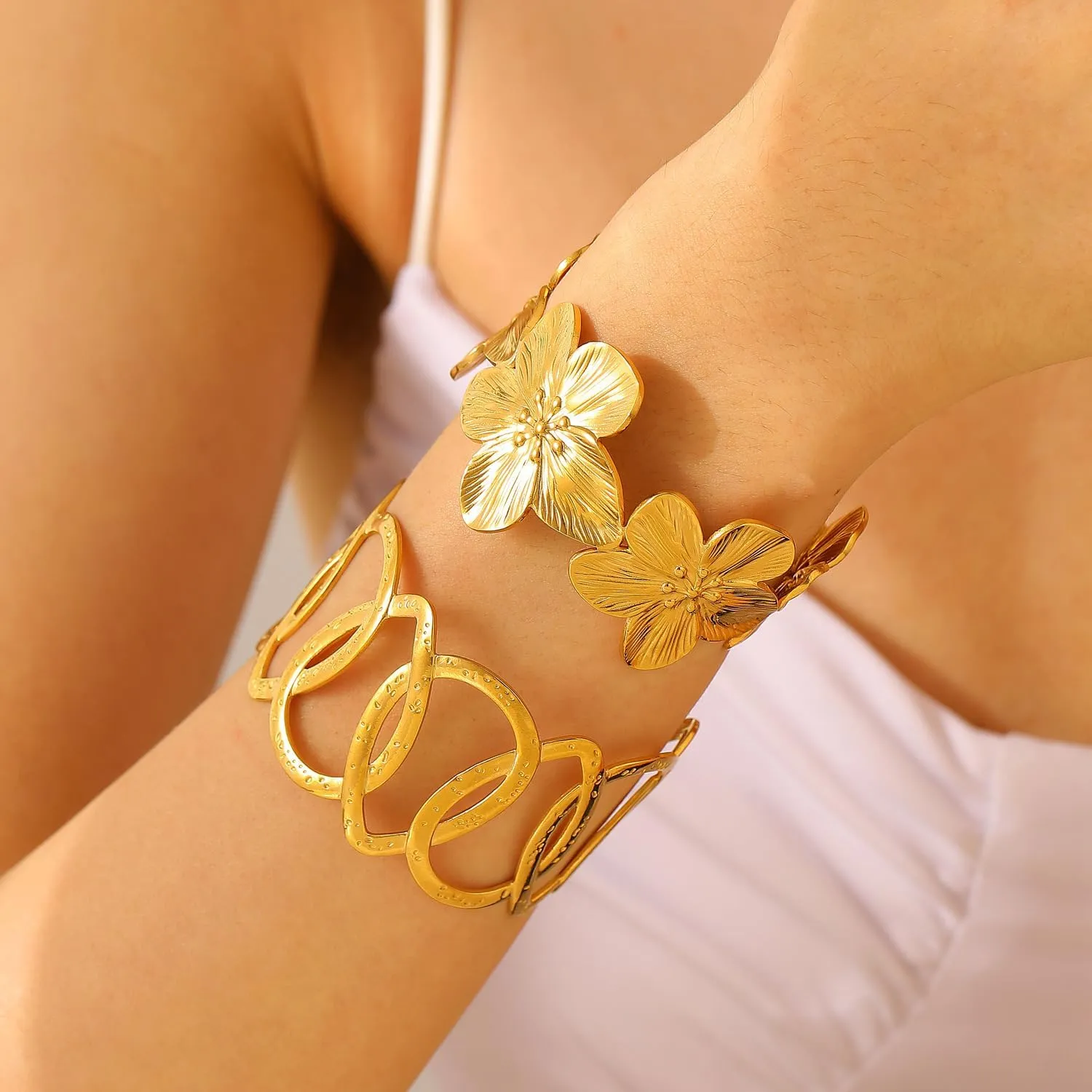 Gold Cuff Bracelets for women,Vintage Gold Flower Butterfly Bracelet Trendy Boho Wide Open Cuff Bangles Bracelets Chunky Gold Statement Bangle Jewelry