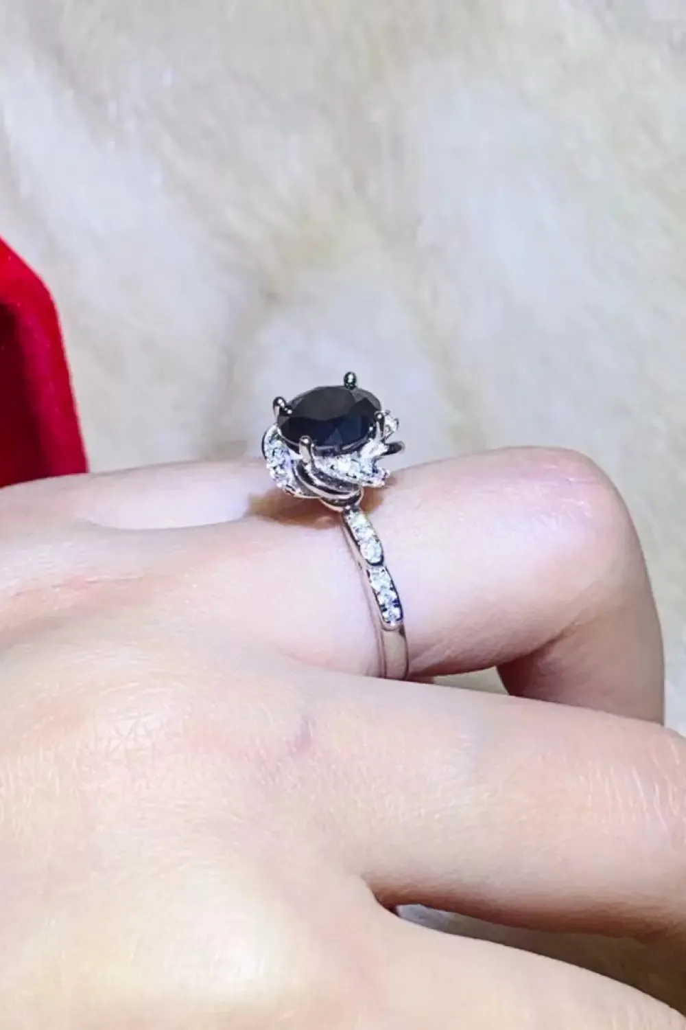 LOVCIA 2 Carat Black Moissanite Floral Ring