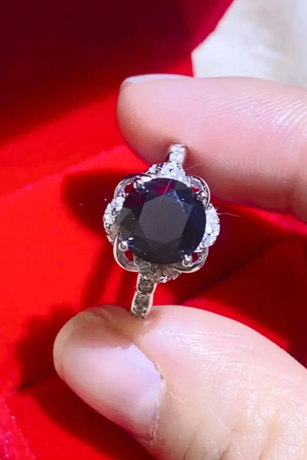 LOVCIA 2 Carat Black Moissanite Floral Ring