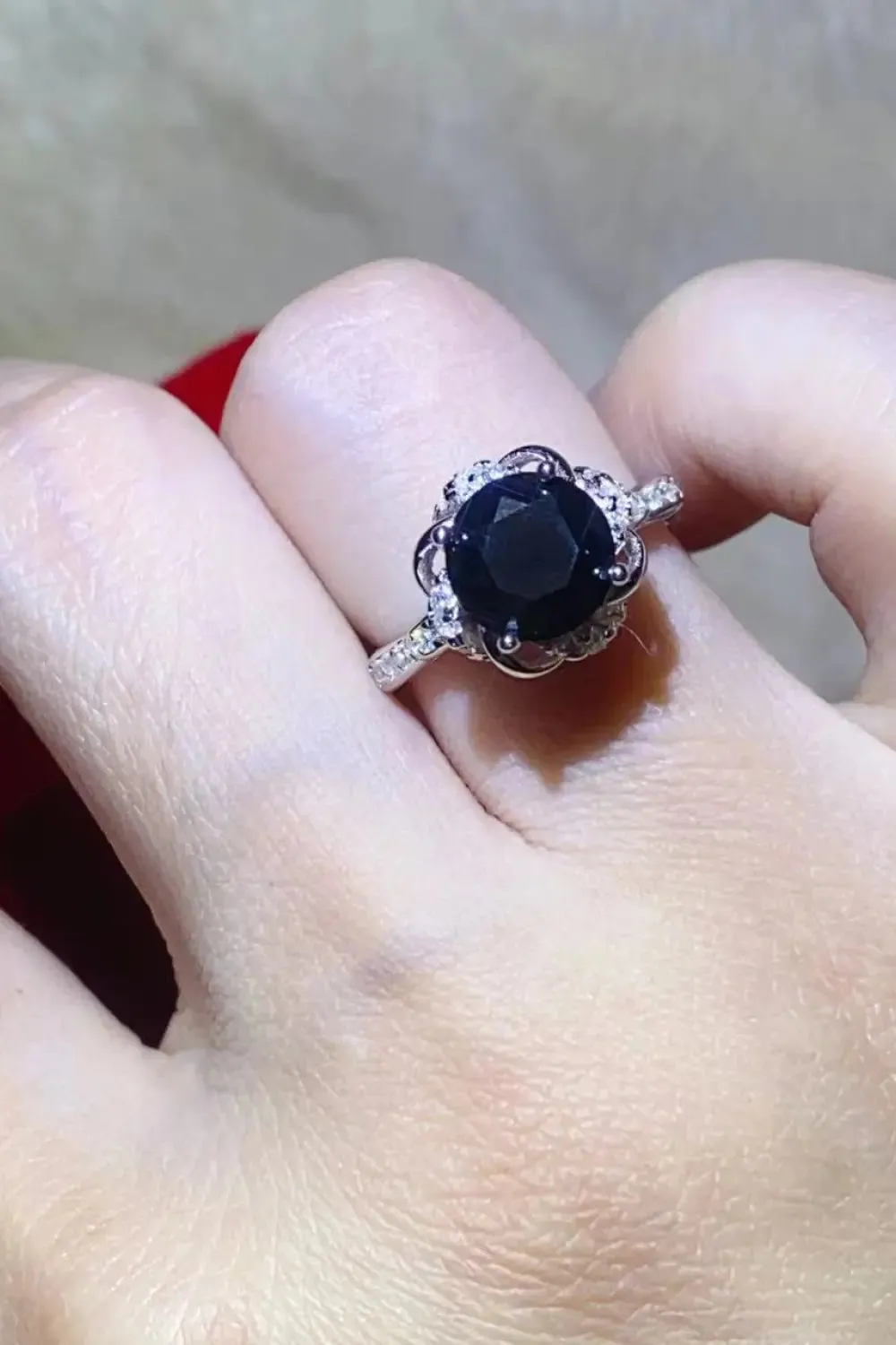 LOVCIA 2 Carat Black Moissanite Floral Ring