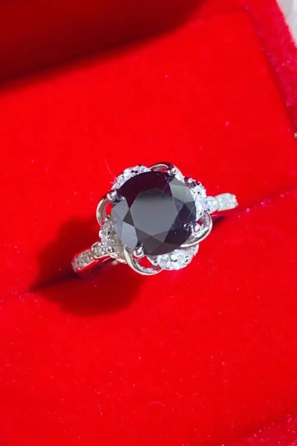 LOVCIA 2 Carat Black Moissanite Floral Ring