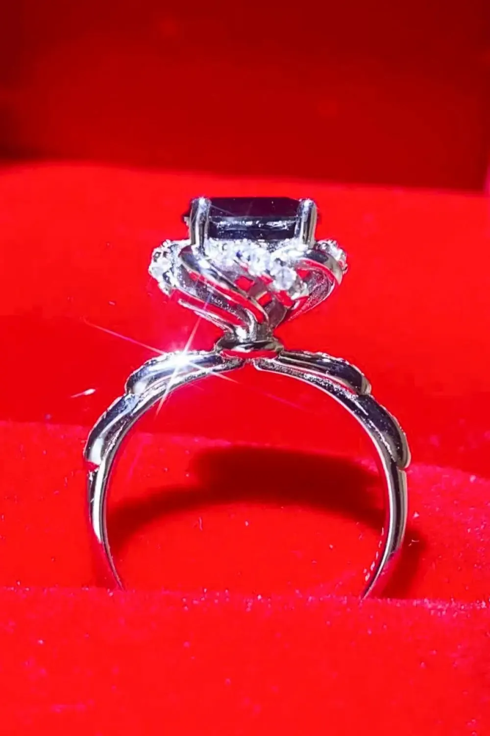 LOVCIA 2 Carat Black Moissanite Floral Ring