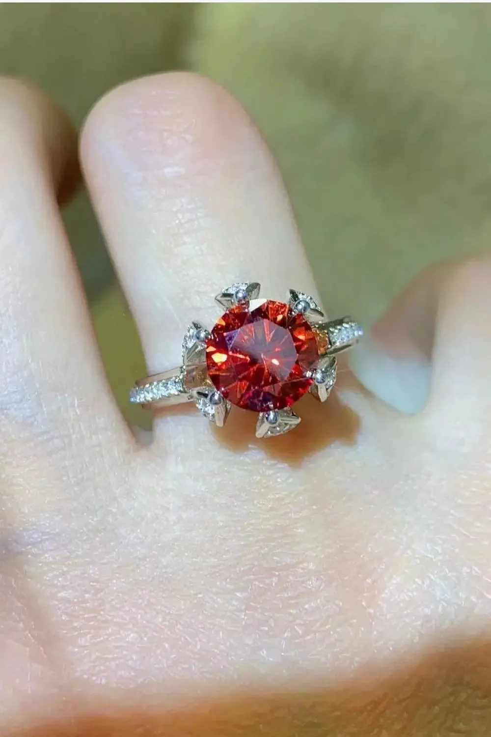 LOVCIA 2 Carat Moissanite 6-Prong Ring in Phoenix Fire