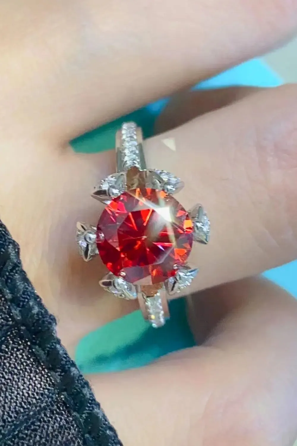 LOVCIA 2 Carat Moissanite 6-Prong Ring in Phoenix Fire