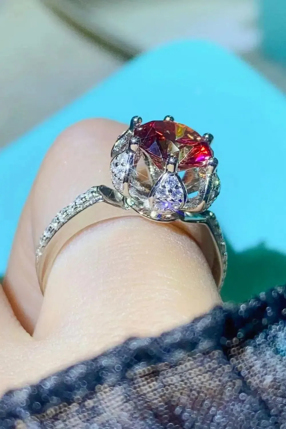 LOVCIA 2 Carat Moissanite 6-Prong Ring in Phoenix Fire