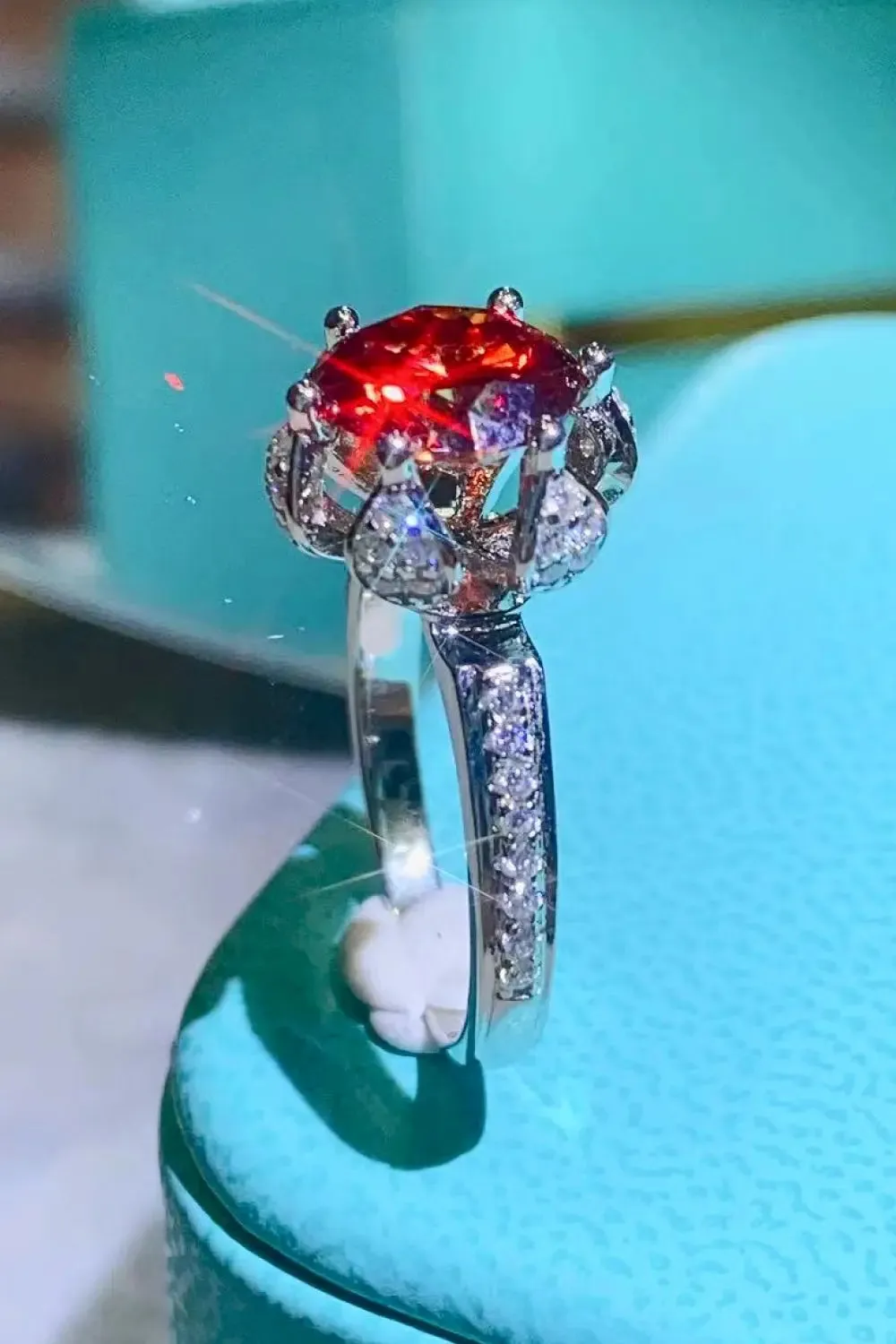 LOVCIA 2 Carat Moissanite 6-Prong Ring in Phoenix Fire