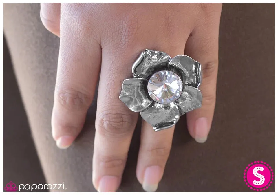 Paparazzi Ring ~ Drama Queen - White