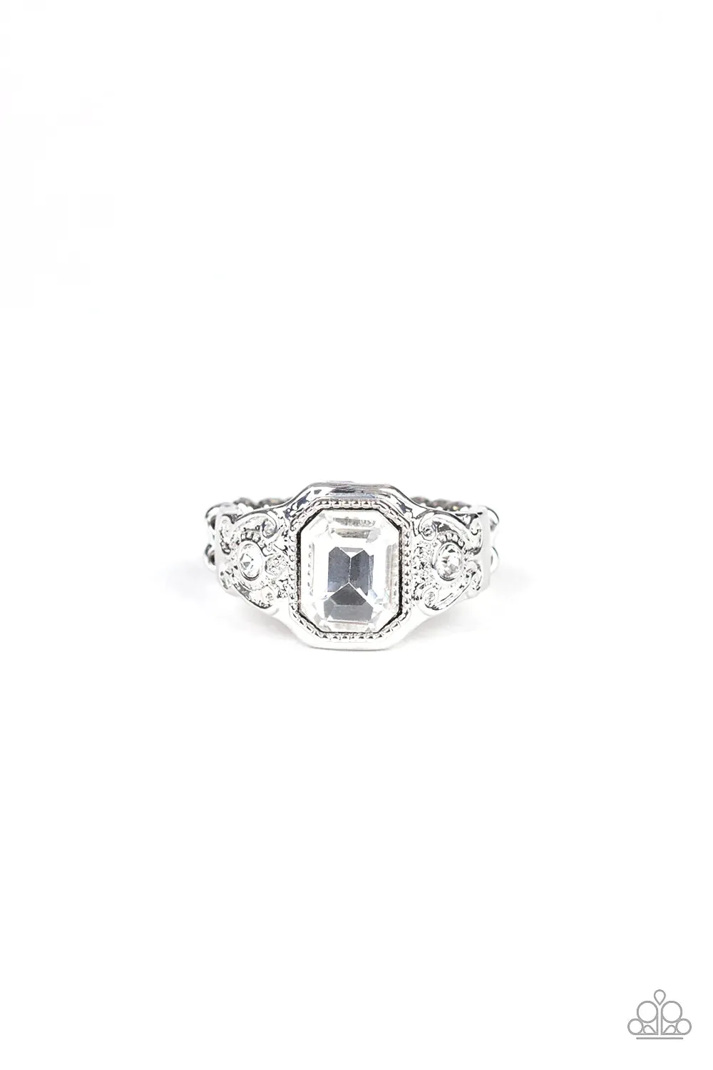Paparazzi Ring ~ Out For The COUNTESS - White