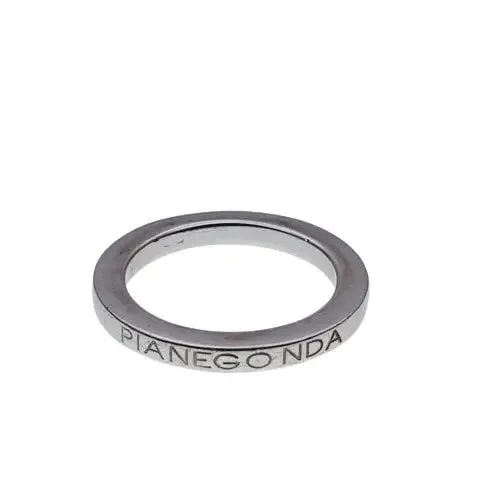 Pianegonda ring in 925 silver. Circa xx. Ancient and modern jewelry.